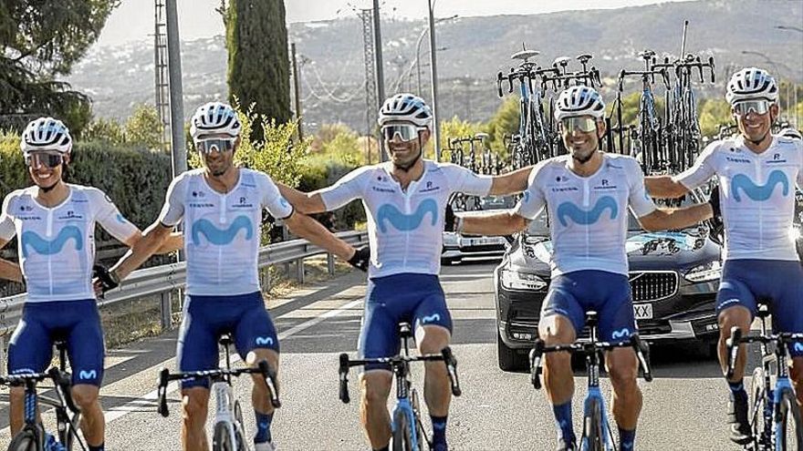 Los ciclistas del Movistar, durante la última etapa de la Vuelta.