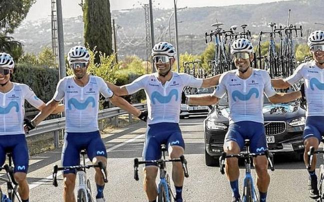 Los ciclistas del Movistar, durante la última etapa de la Vuelta. Los ciclistas del Movistar, durante la última etapa de la Vuelta.