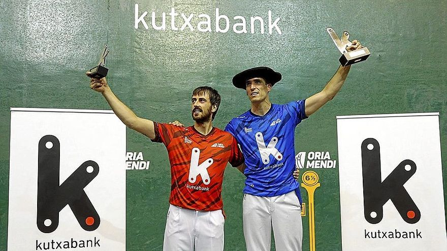 Barrenetxea IV y Urriza, en el podio de la final.