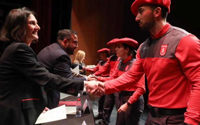 Fotos de la clausura del Curso de Ingreso Básico de Policía de la Escuela de Seguridad y Emergencias de Navarra Fotos de la clausura del Curso de Ingreso Básico de Policía de la Escuela de Seguridad y Emergencias de Navarra
