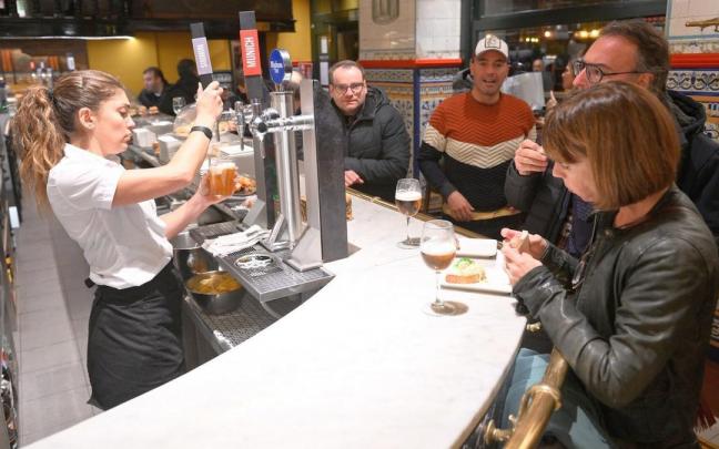 El consumo en barra tendrá dos horas más hoy, mañana y el viernes y el sábado del puente.