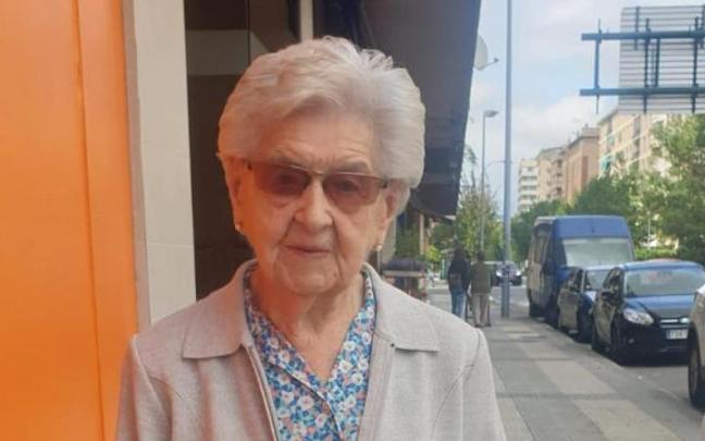 Felisa Zudaire Cambra, en una calle de Pamplona, durante un paseo. Felisa Zudaire Cambra, en una calle de Pamplona, durante un paseo.