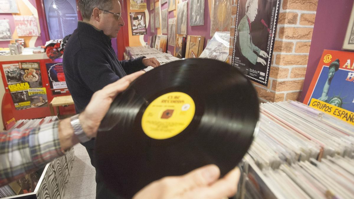 El formato vinilo supera ya al disco compacto por vez primera desde hace 31 a&ntilde;os.