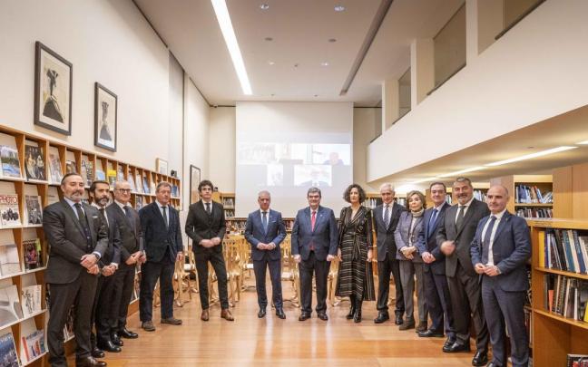 Un momento de la reunión del Patronato de la Fundación del Museo Guggenheim Bilbao celebrada en la tarde de hoy lunes. Un momento de la reunión del Patronato de la Fundación del Museo Guggenheim Bilbao celebrada en la tarde de hoy lunes.