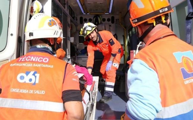 Imagen de archivo de un equipo0 de emergencias de la Junta de Andaluc&iacute;a