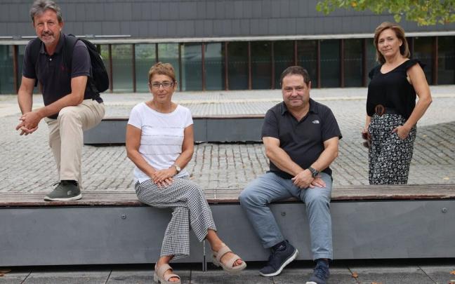 De izquierda a derecha, Luis Ordoki, Anika Luj&aacute;n, Oskar Zapata y Reyes Ilintxeta, participantes en el debate.