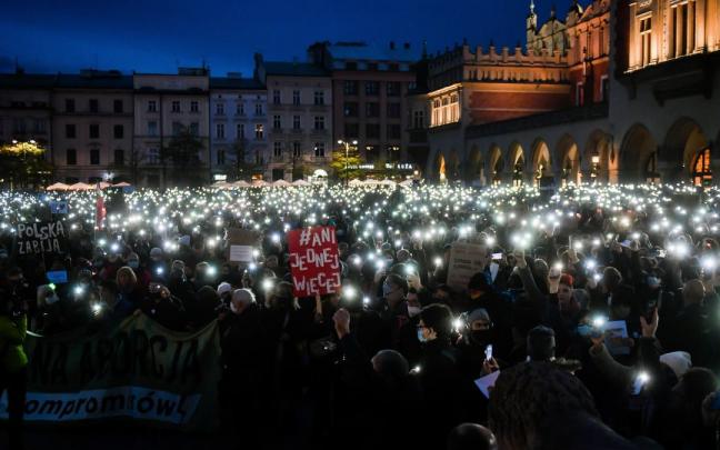 Protestas en Cracovia en contra de la ley antiaborto. Protestas en Cracovia en contra de la ley antiaborto.