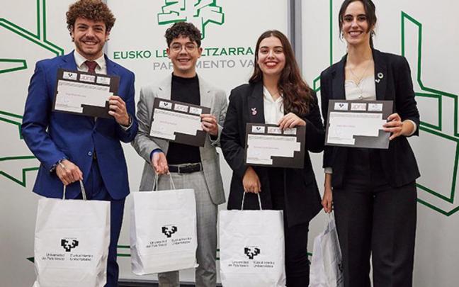 IX. Euskarazko Eztabaida Txapelketa irabazi duen UPV/EHUko taldea.