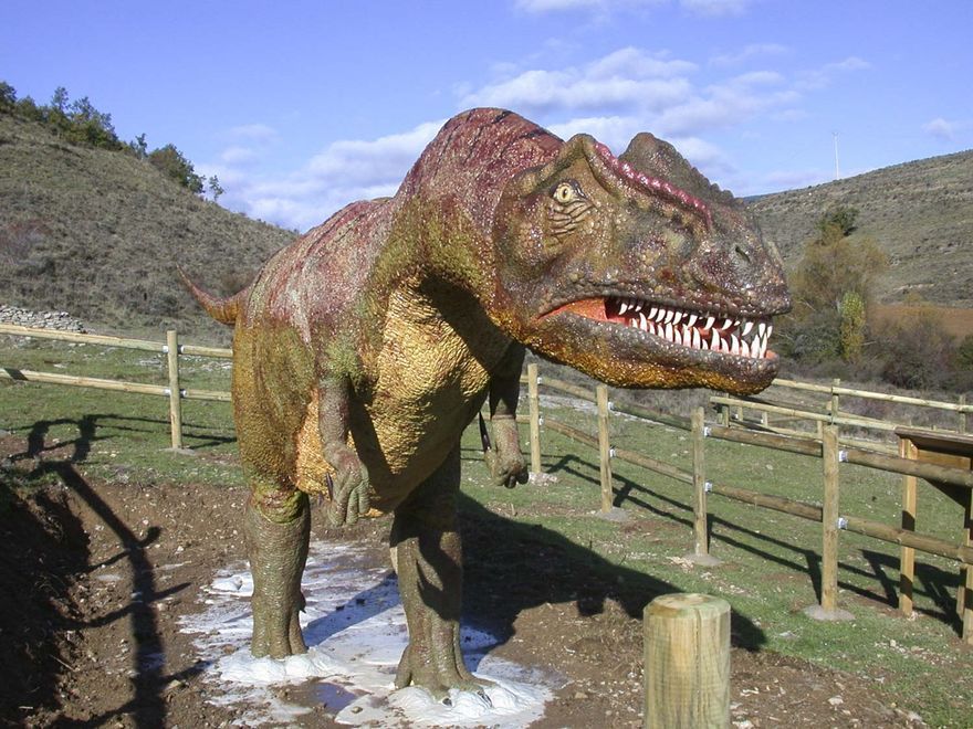 Reproducción de un Allosaurus en el Parque Cretácico de San Pedro Manrique, en la Ruta de las Icnitas de Soria.