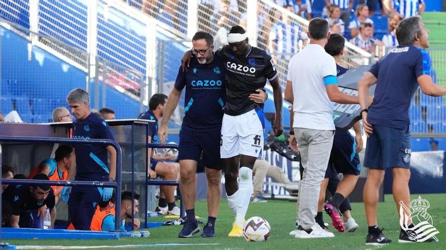 Sadiq se retira lesionado del campo del Getafe.