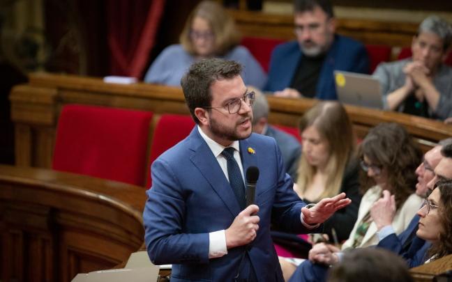 El presidente de la Generalitat, Pere Aragonès, en una sesión de control al Govern en el pleno del Parlament. El presidente de la Generalitat, Pere Aragonès, en una sesión de control al Govern en el pleno del Parlament.
