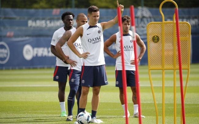 Ander Herrera durante un entrenamiento con el PSG, su ya exequipo. Ander Herrera durante un entrenamiento con el PSG, su ya exequipo.
