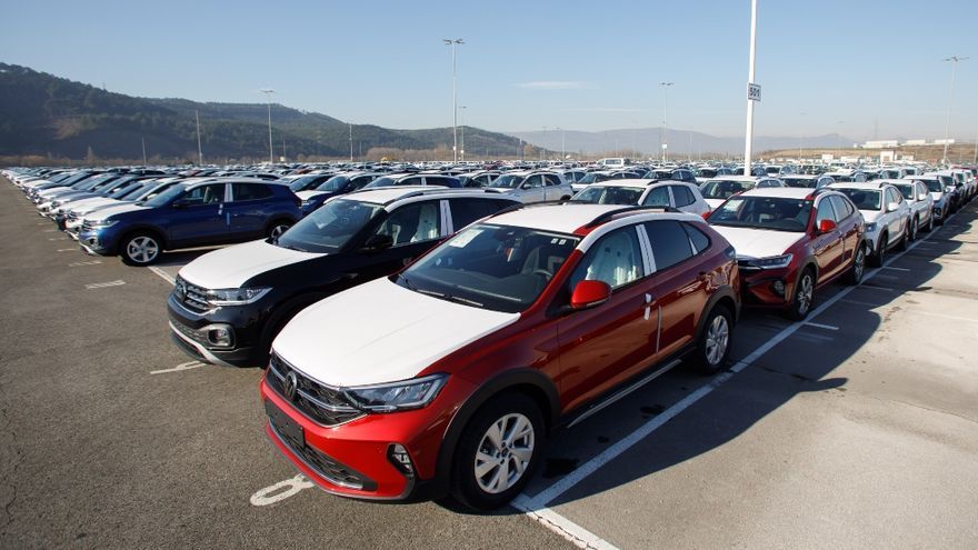 Vehículos en la campa de VW Navarra en Landaben.