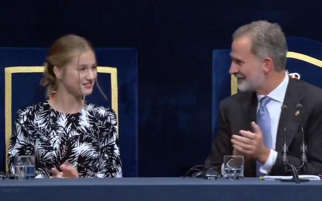 La princesa Leonor y el rey Felipe VI, tras el discurso. La princesa Leonor y el rey Felipe VI, tras el discurso.