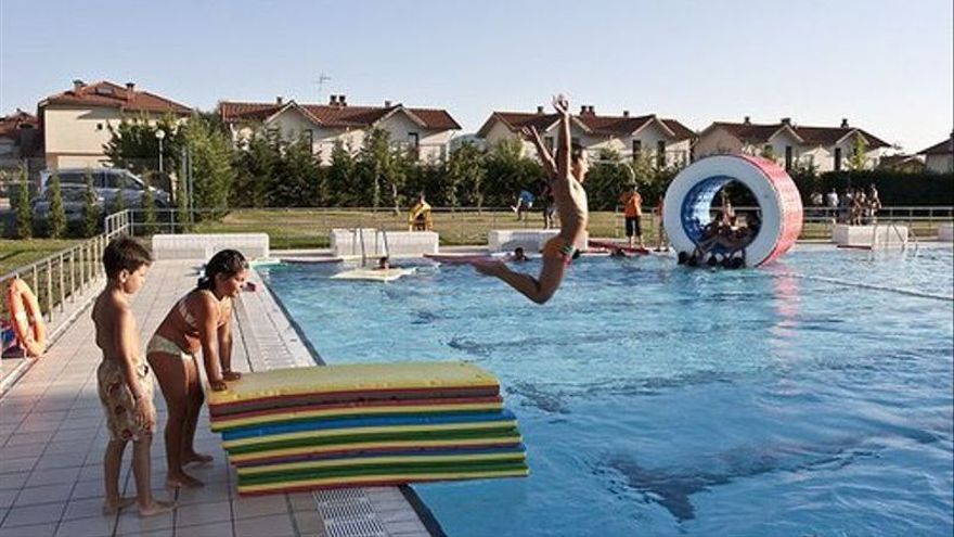 El Ayuntamiento de Dulantzi ha decidido ampliar el horario de cierre de la piscina