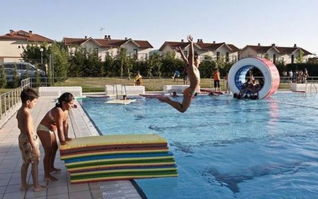 El Ayuntamiento de Dulantzi ha decidido ampliar el horario de cierre de la piscina