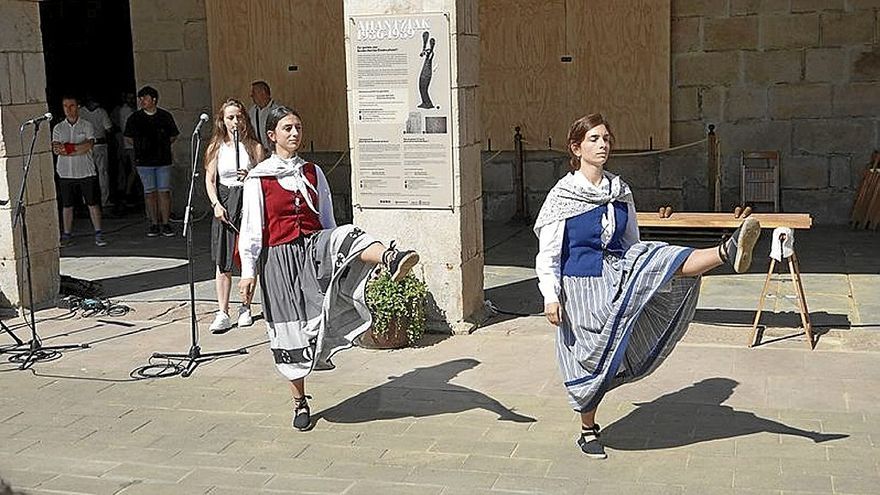 RECUERDO Y SOLIDARIDAD EN EL CALUROSO CHUPINAZO DE FIESTAS DE bERA