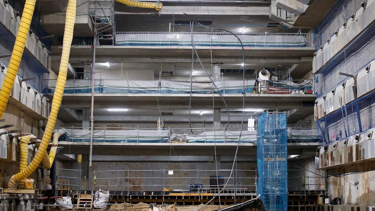 Interior del invernadero que guardará el césped del Santiago Bernabéu.