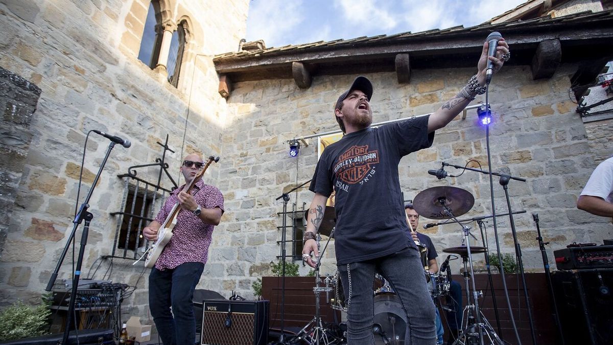 Concierto de Jimmy Barnatán & The Cocconers en el ciclo de verano del Caballo Blanco en 2018