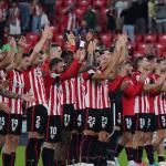 Comunión entre los jugadores del Athletic y la afición al final del encuentro. Comunión entre los jugadores del Athletic y la afición al final del encuentro.