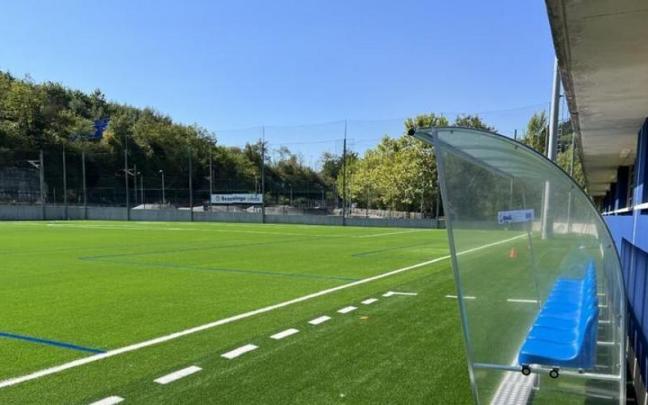 El campo de fútbol Igartza de Beasain con césped nuevo. Foto: SD Beasain