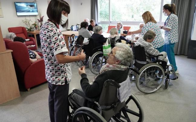 La nueva hoja de ruta de los mayores vascos va destinada a todo el colectivo, los más dependientes y los más autónomos. La nueva hoja de ruta de los mayores vascos va destinada a todo el colectivo, los más dependientes y los más autónomos.