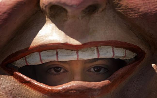 Los ojos del portador de un kiliki en fiestas de Aoiz.