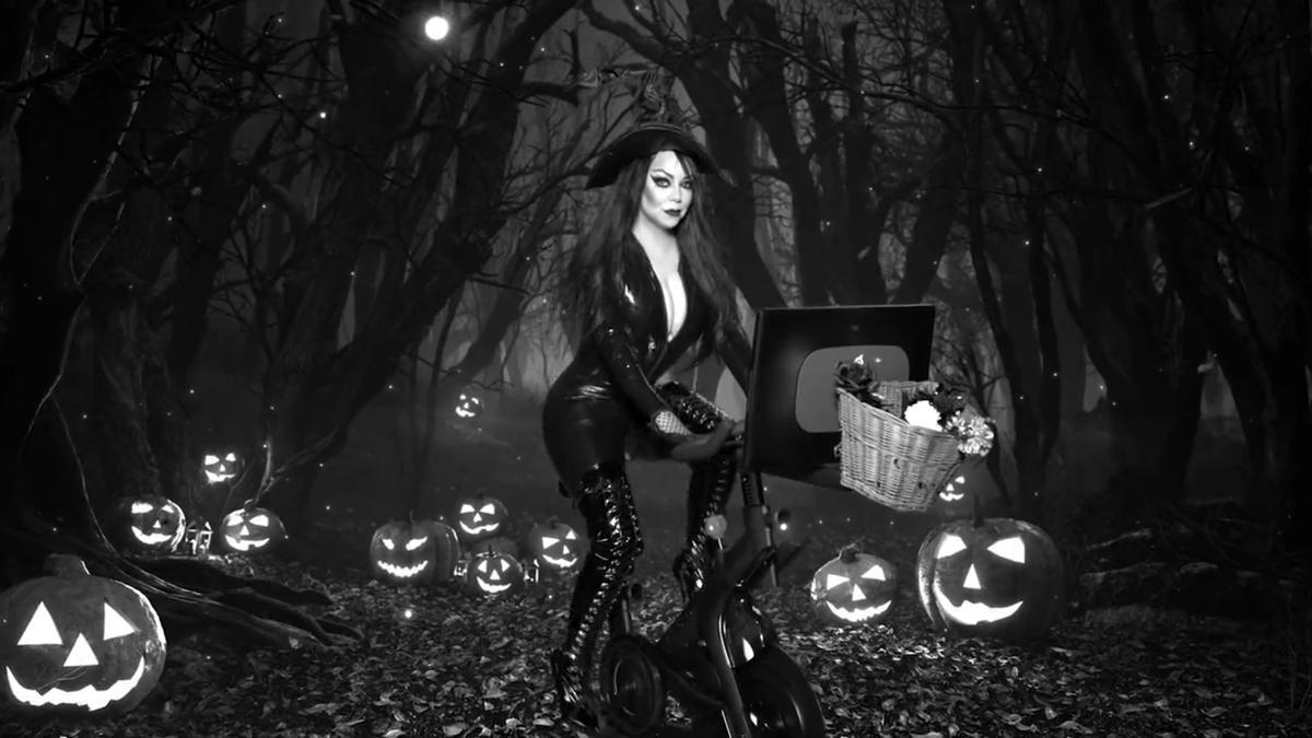 Mariah Carey, en la parte del vídeo en la que recrea la estética de Halloween.