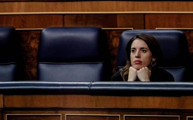 La ministra de Igualdad, Irene Montero, durante una sesión plenaria en el Congreso.