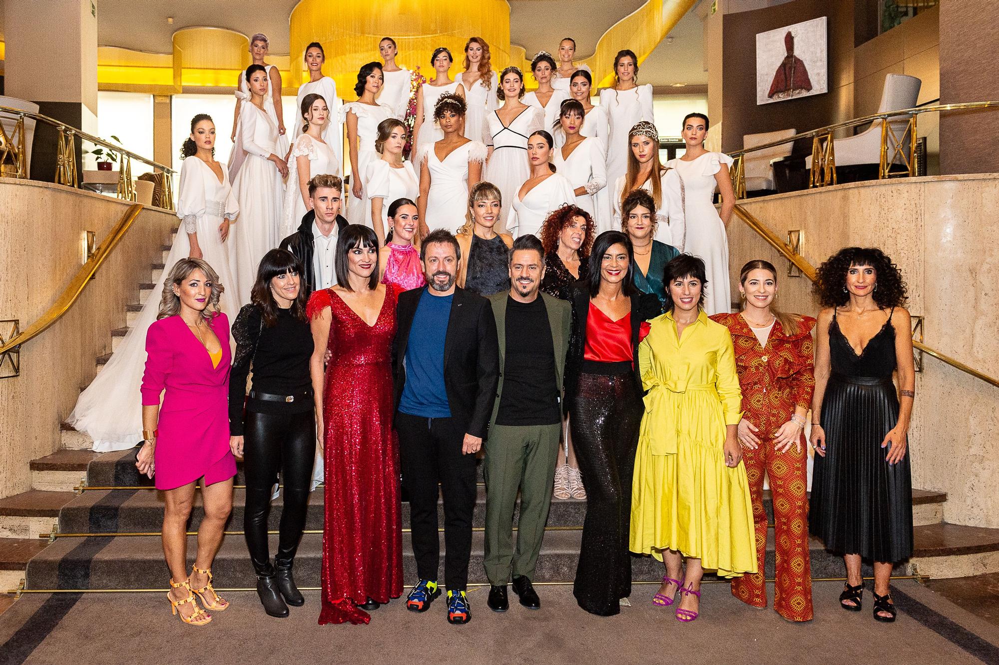 Modelos, equipo creativo y colaboradores del desfile '20.20'.