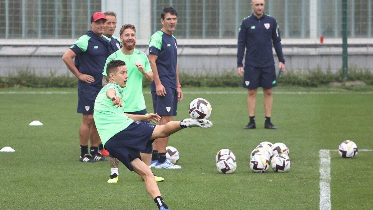 Ander Herrera se ejercita en Lezama y podrá estar en el partido del domingo contra el Espanyol.