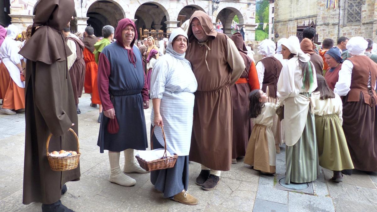Representación popular del mercado medieval de Balmaseda, que surgió del 800 cumpleaños de la villa.