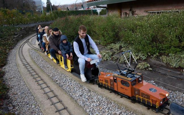 El 'parque del tren' de Trinitarios vuelve a abrir por Navidad. El 'parque del tren' de Trinitarios vuelve a abrir por Navidad.