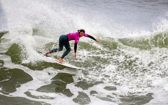 Emakume surflarien kopuruak gora egin du Mundakan. Emakume surflarien kopuruak gora egin du Mundakan.