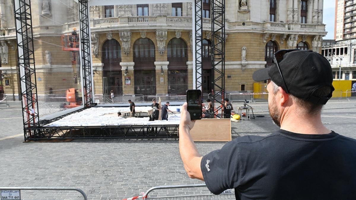 ¿Qué está pasando en la plaza del Teatro Arriaga?