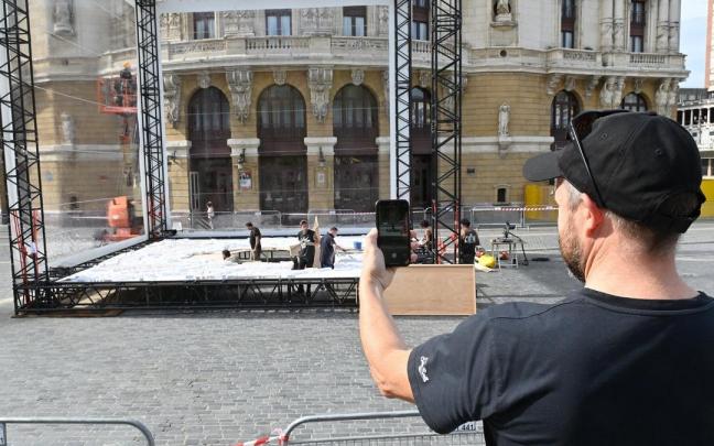 ¿Qué está pasando en la plaza del Teatro Arriaga?