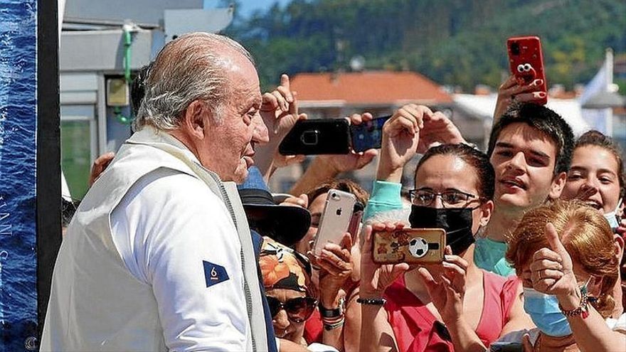 El rey emérito Juan Carlos de Borbón, en la visita que realizó a Sanxenxo (Pontevedra) a mediados de mayo.