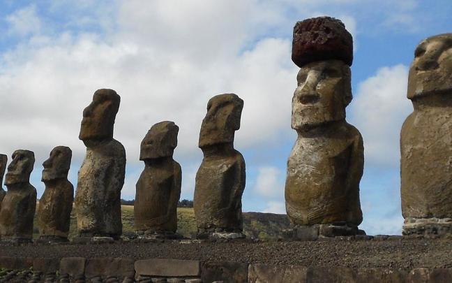 Moáis de la Isla de Pascua (Polinesia).