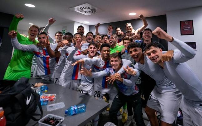 Los jugadores del Barça, eufóricos en el vestuario de El Sadar.