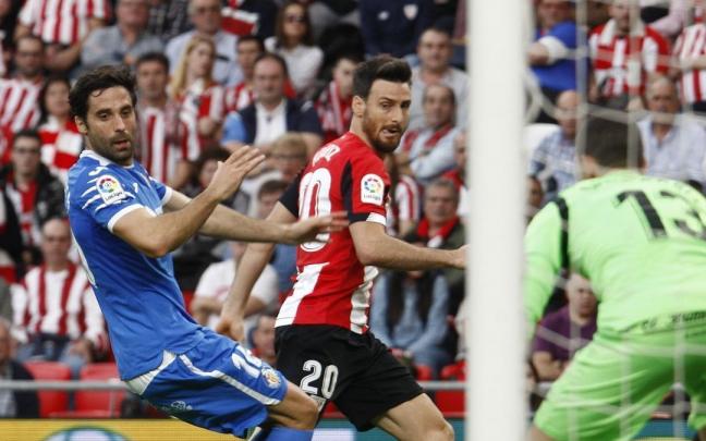 Xabi Etxeita, en un partido ante el Athletic en febrero de 2020 como jugador del Getafe Xabi Etxeita, en un partido ante el Athletic en febrero de 2020 como jugador del Getafe