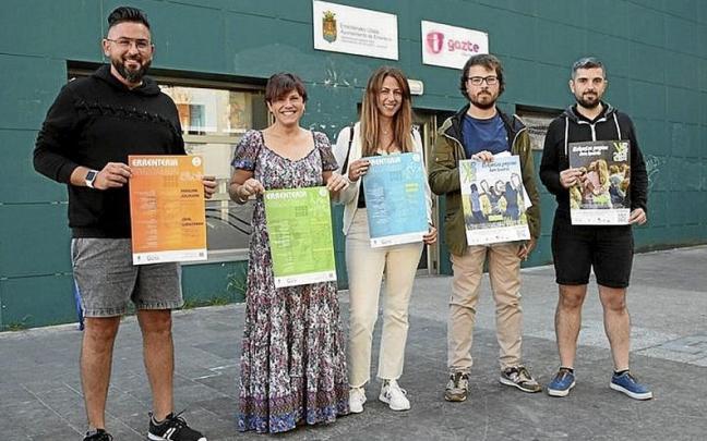 Gazteria saileko eta zerbitzuetako arduradunak, atzo. | ARGAZKIA: N.G. Gazteria saileko eta zerbitzuetako arduradunak, atzo. | ARGAZKIA: N.G.