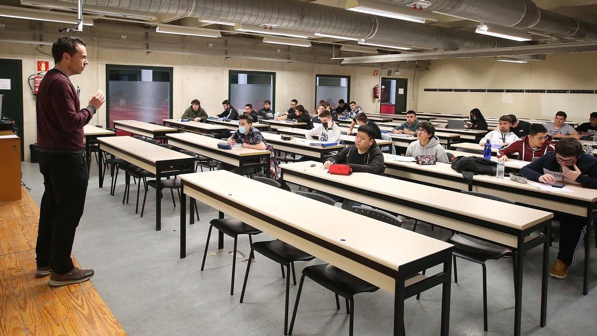 Estudiantes de la UPNA en clase.