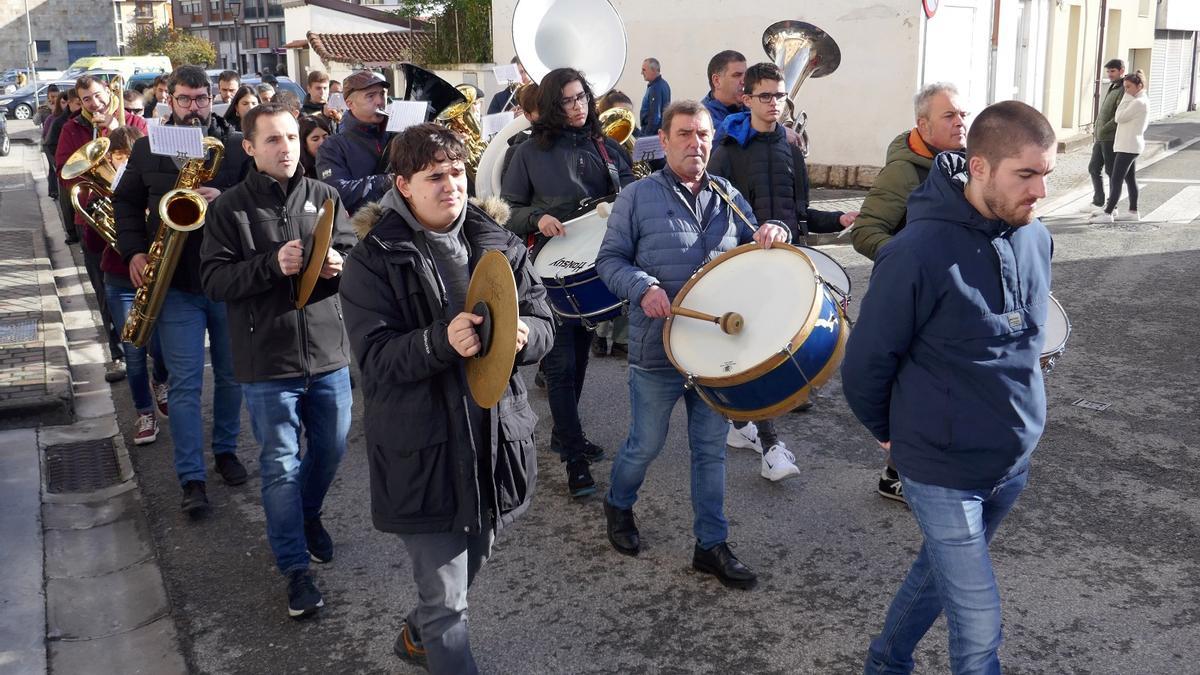 Kalejira de Haize Berriak en Altsasu el pasado 22 de noviembre, día de la patrona de la música.