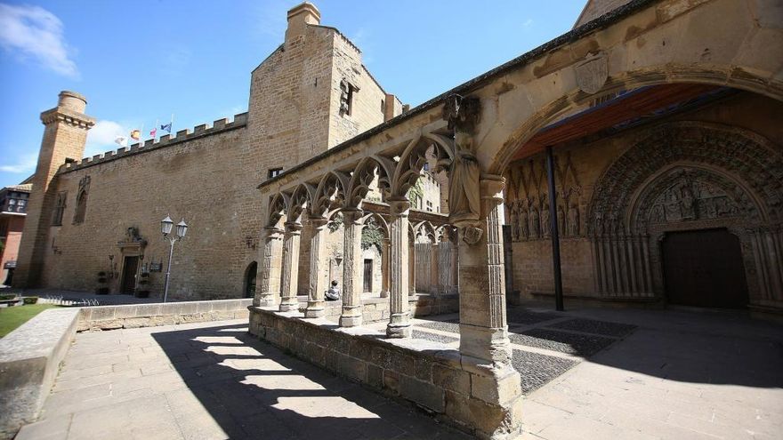 Vista del exterior del Palacio Real de Olite.
