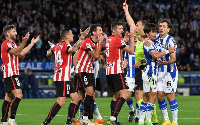 Yeray fue expulsado en el derbi contra la Real Yeray fue expulsado en el derbi contra la Real
