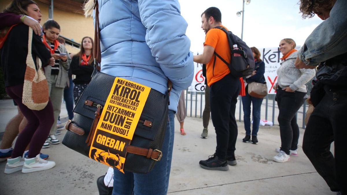 Protesta de empleados y empleadas de gestión deportiva.