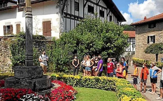 215 personas han participado en las visitas guiadas.