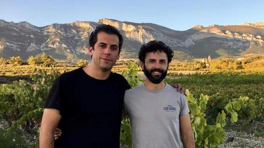 Jon Cañas y Rubén Jiménez en los viñedos de la bodega