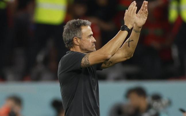 Luis Enrique aplaude al final del partido ante Marruecos. Luis Enrique aplaude al final del partido ante Marruecos.