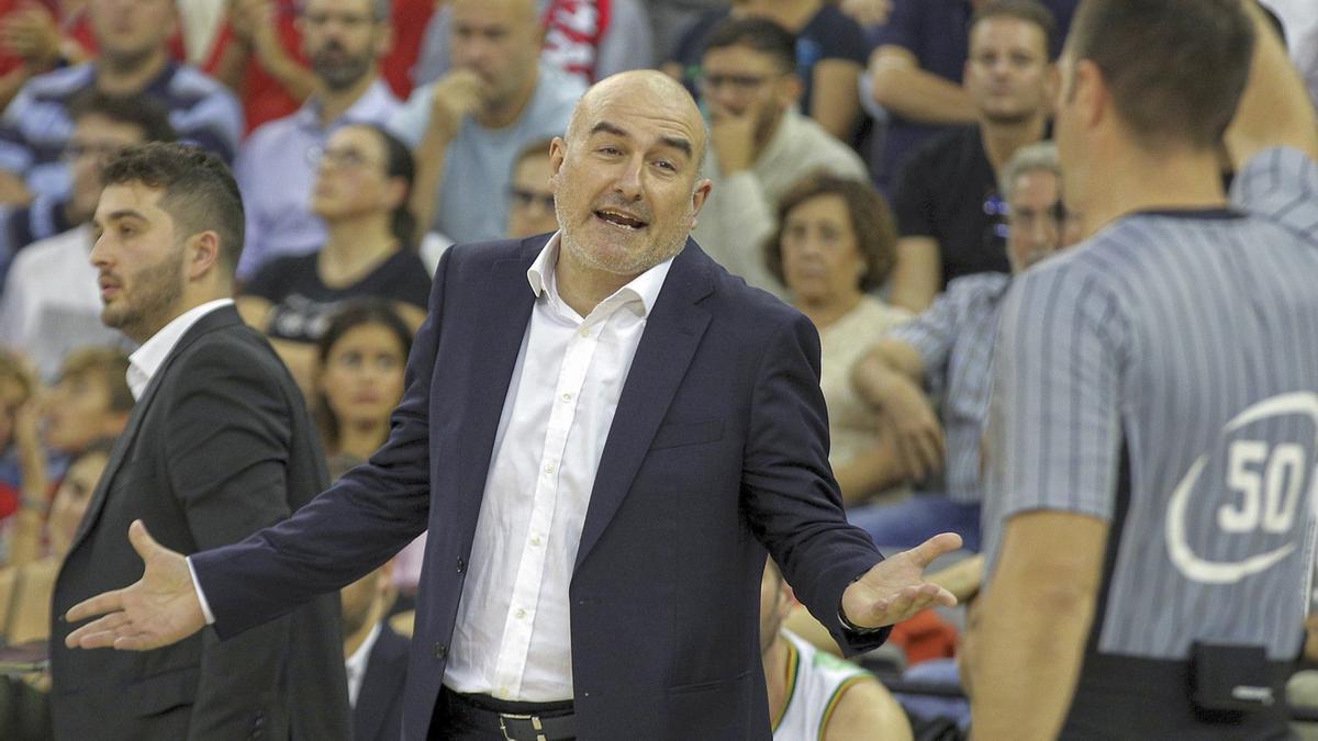 Jaume Ponsarnau en el partido contra el Granada